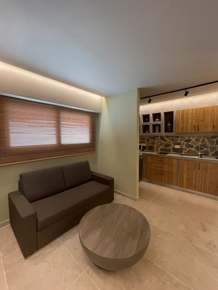 HOTEL: Vrachia Beach Hotel and Suites - Adults only