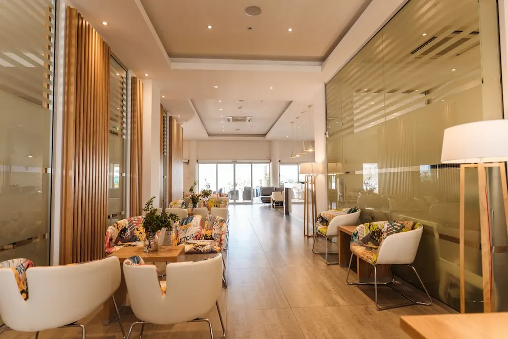 HOTEL: Vrachia Beach Hotel and Suites - Adults only