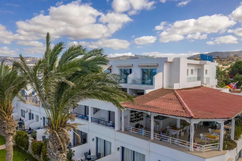 HOTEL: Vrachia Beach Hotel and Suites - Adults only