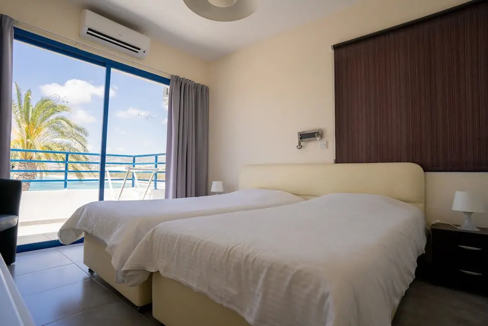 HOTEL: Vrachia Beach Hotel and Suites - Adults only