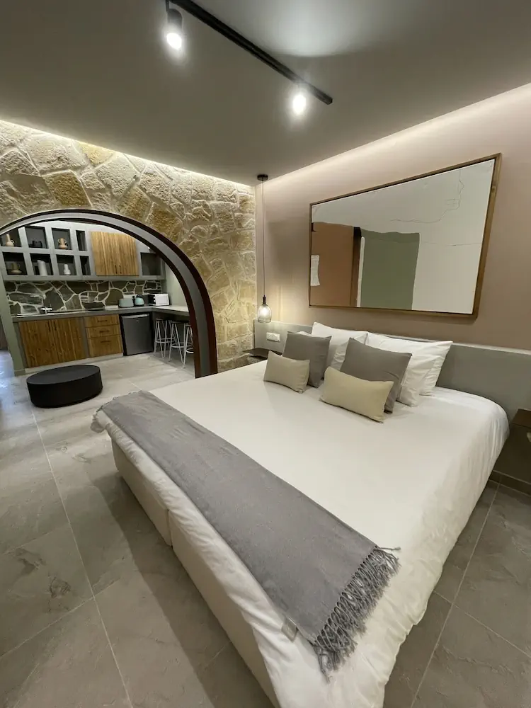 HOTEL: Vrachia Beach Hotel and Suites - Adults only