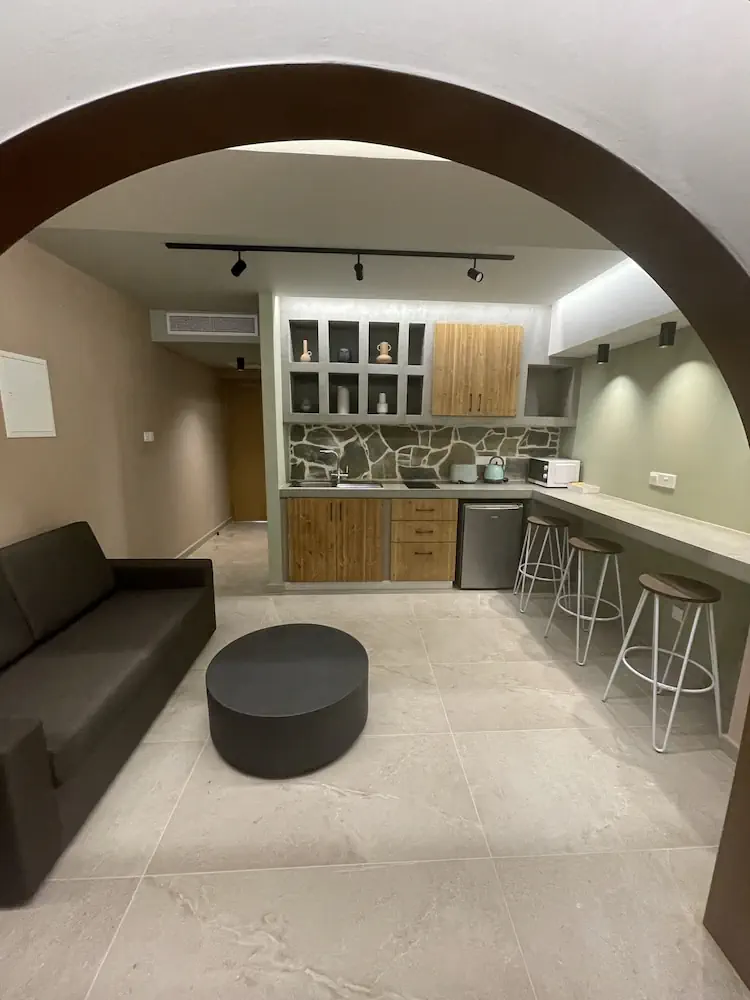 HOTEL: Vrachia Beach Hotel and Suites - Adults only