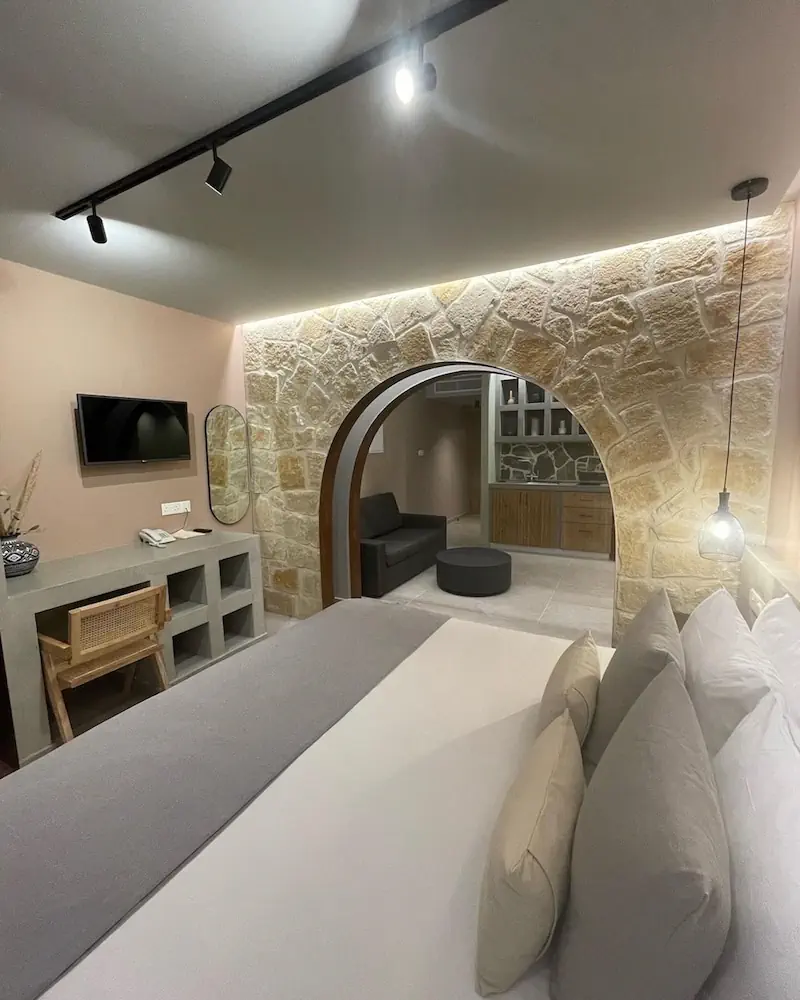 HOTEL: Vrachia Beach Hotel and Suites - Adults only