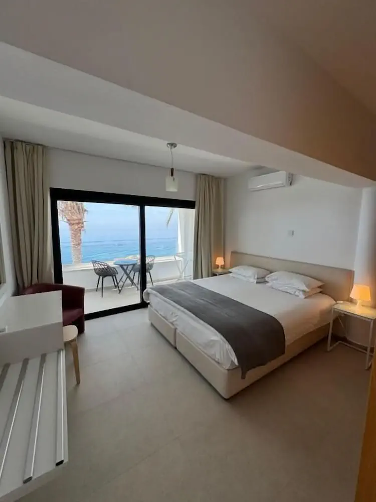 HOTEL: Vrachia Beach Hotel and Suites - Adults only