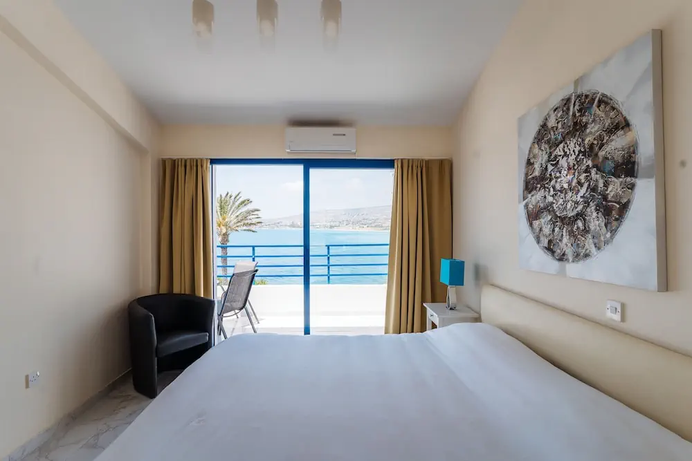 HOTEL: Vrachia Beach Hotel and Suites - Adults only