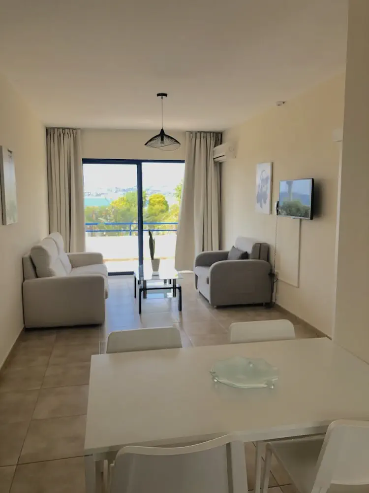 HOTEL: Vrachia Beach Hotel and Suites - Adults only