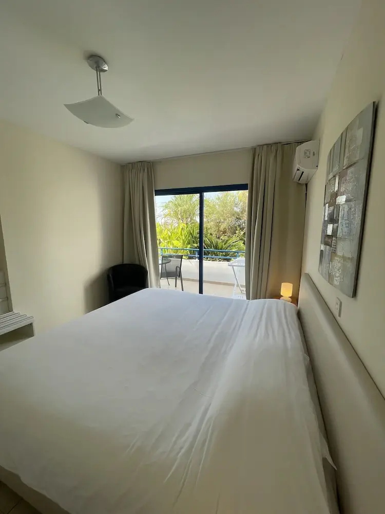 HOTEL: Vrachia Beach Hotel and Suites - Adults only