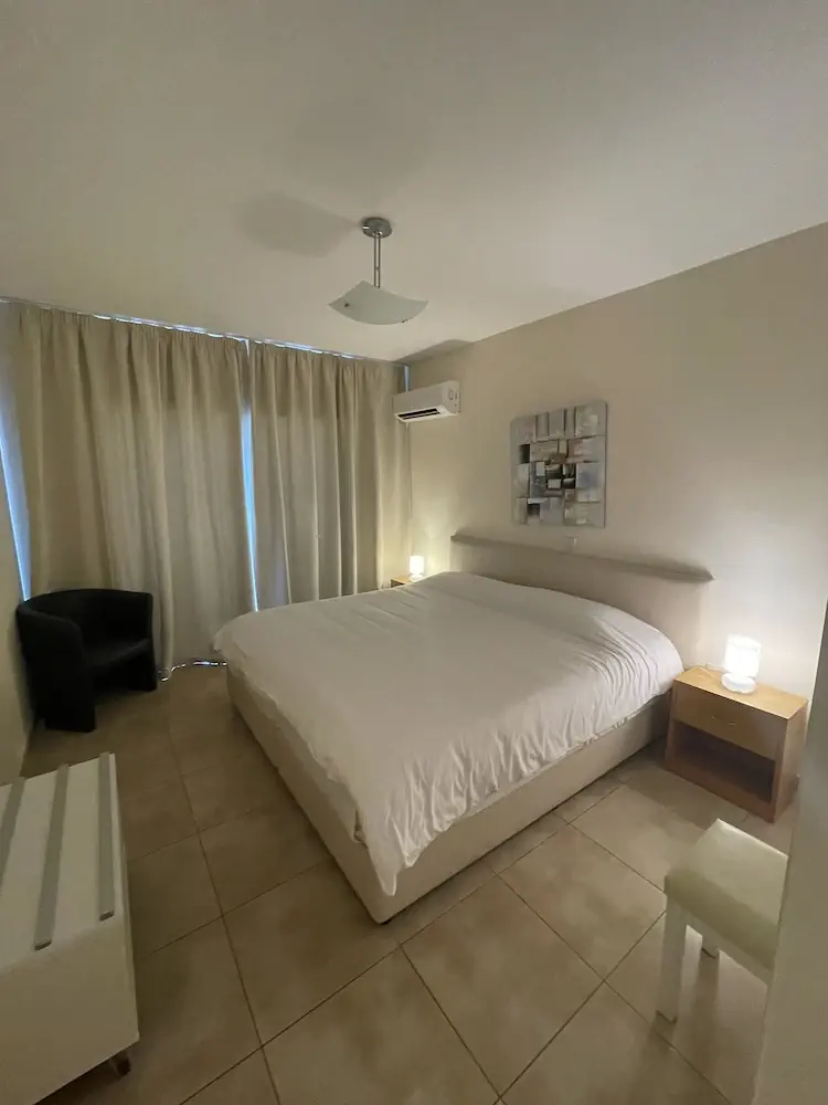 HOTEL: Vrachia Beach Hotel and Suites - Adults only