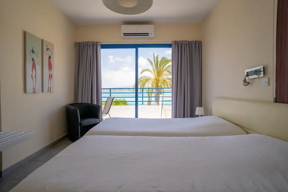HOTEL: Vrachia Beach Hotel and Suites - Adults only