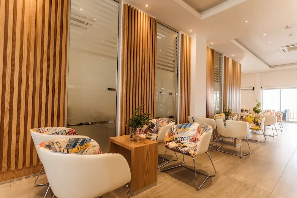 HOTEL: Vrachia Beach Hotel and Suites - Adults only