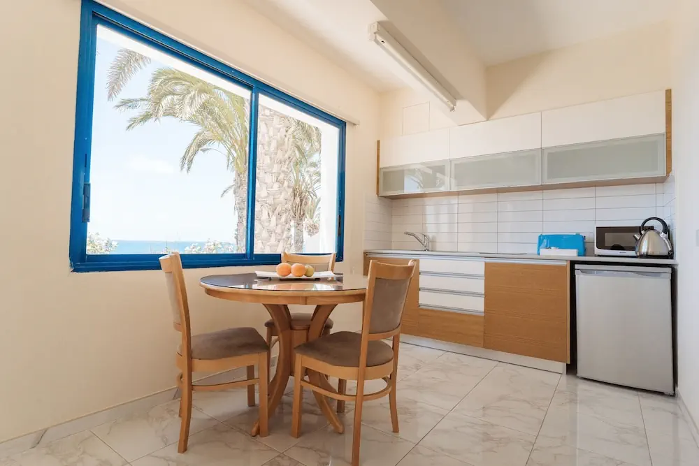 HOTEL: Vrachia Beach Hotel and Suites - Adults only