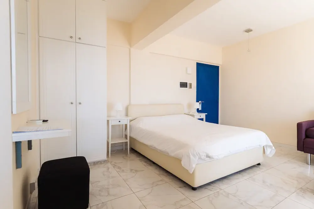 HOTEL: Vrachia Beach Hotel and Suites - Adults only