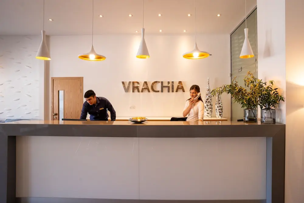 HOTEL: Vrachia Beach Hotel and Suites - Adults only