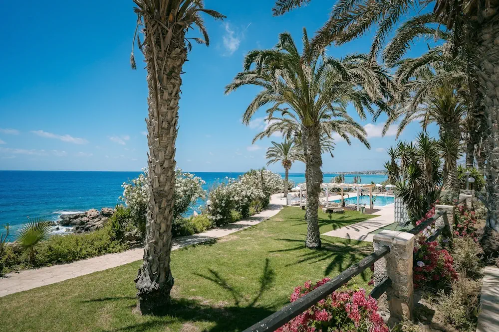 HOTEL: Vrachia Beach Hotel and Suites - Adults only