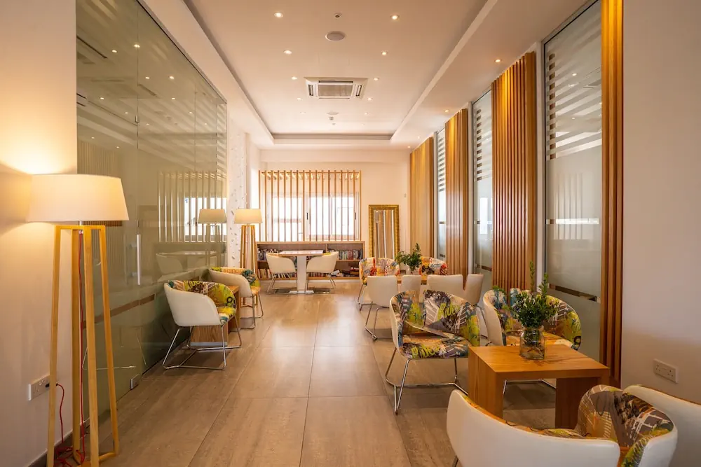 HOTEL: Vrachia Beach Hotel and Suites - Adults only