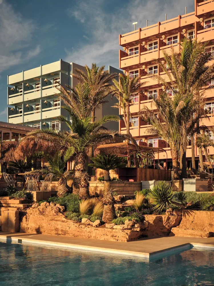 Bikini Island & Mountain Hotel Es Trenc