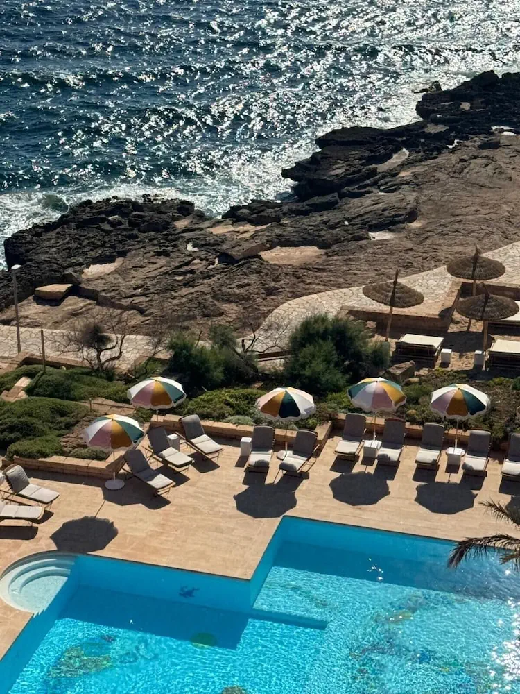 HOTEL: Bikini Island and Mountain Hotel Es Trenc – Adults only