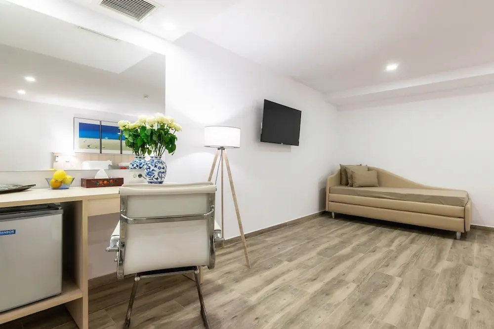 HOTEL: Iakinthos Tsilivi Beach