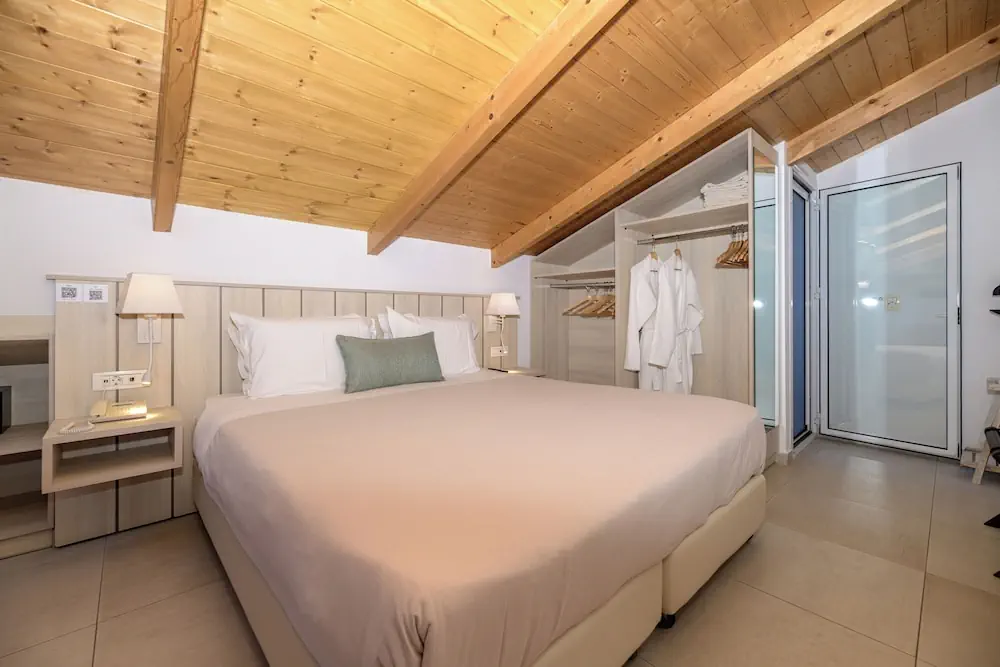 HOTEL: Iakinthos Tsilivi Beach