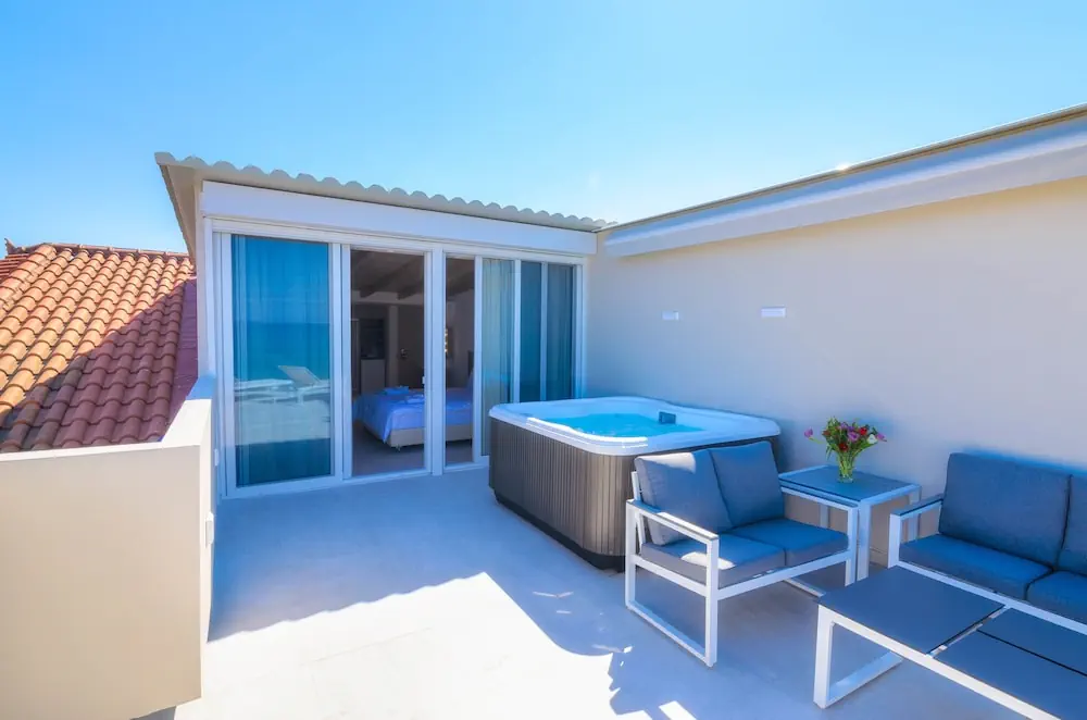 HOTEL: Iakinthos Tsilivi Beach