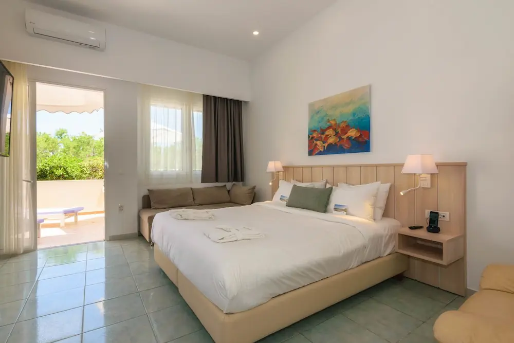 HOTEL: Iakinthos Tsilivi Beach