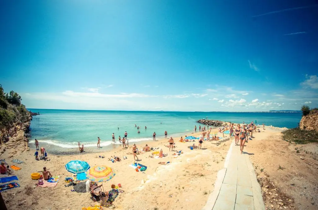 Panorama Fort Beach photo 2