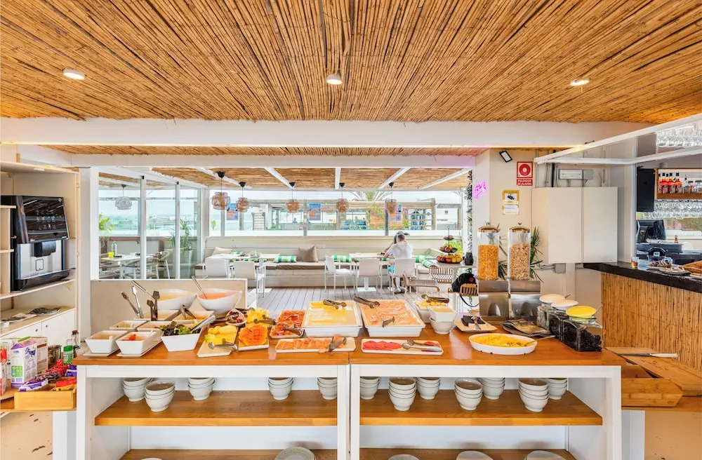 HOTEL: Bristol Sunset Beach