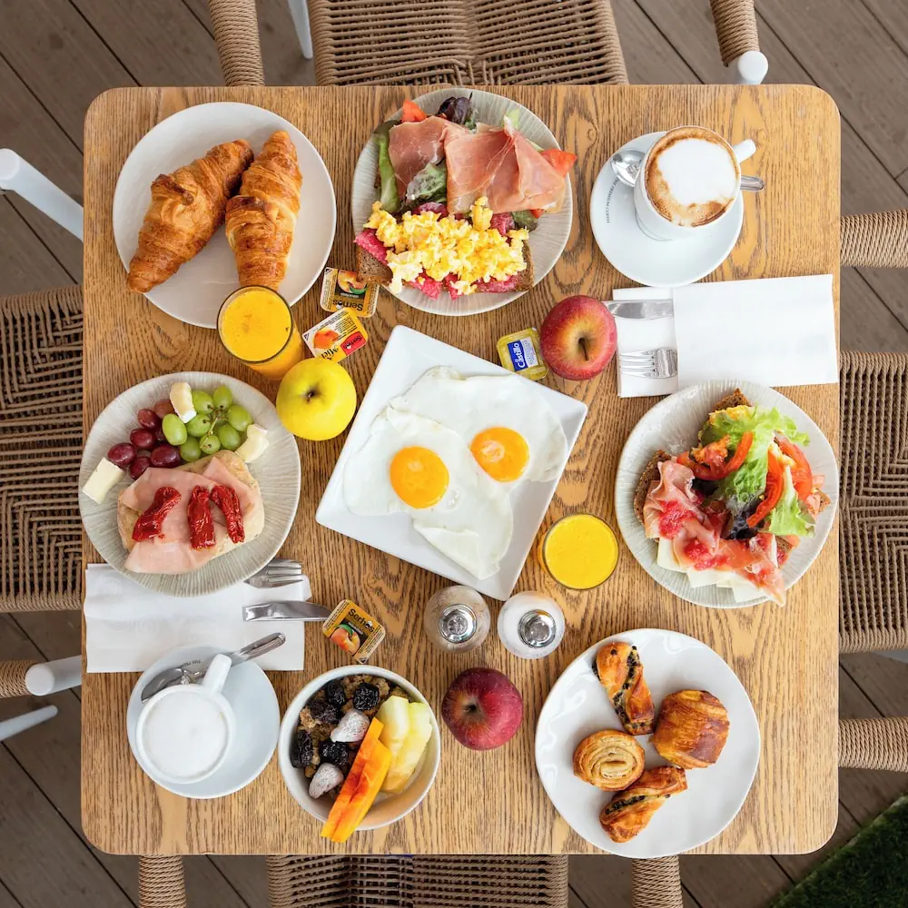 HOTEL: Bristol Sunset Beach