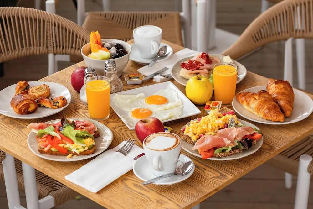 HOTEL: Bristol Sunset Beach