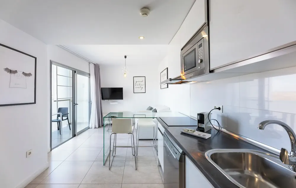 HOTEL: Bristol Sunset Beach