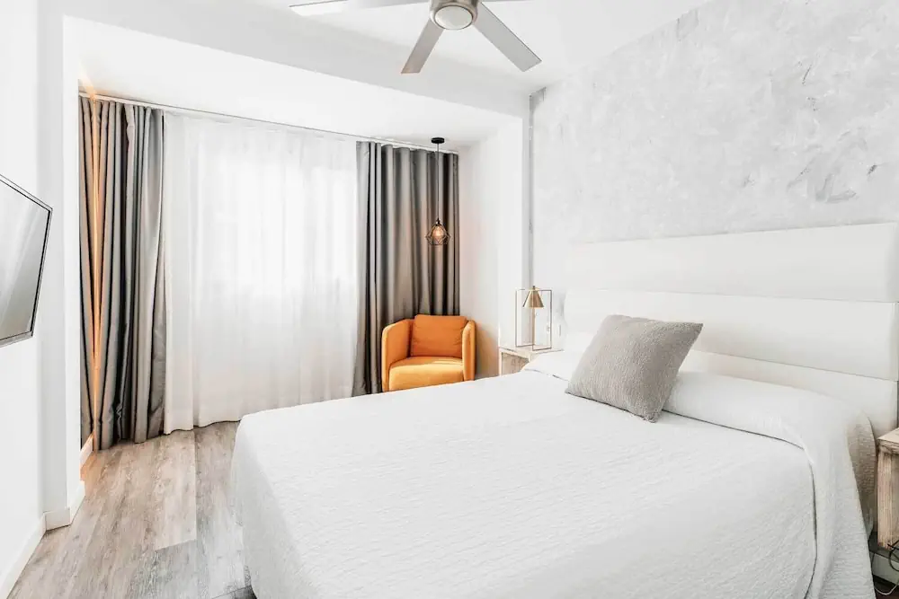 HOTEL: Bristol Sunset Beach