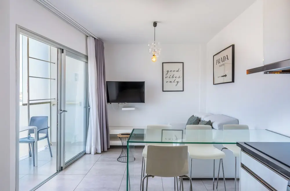 HOTEL: Bristol Sunset Beach