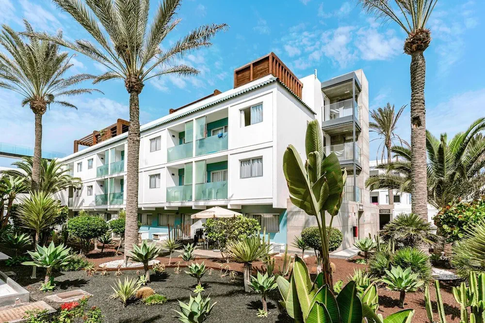 HOTEL: Bristol Sunset Beach