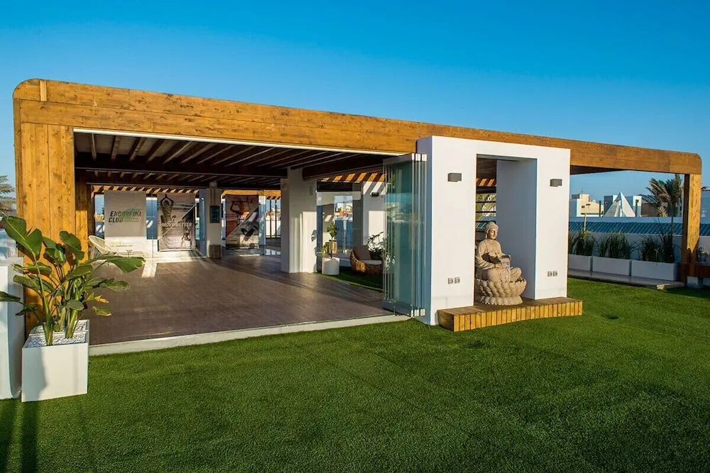 HOTEL: Bristol Sunset Beach