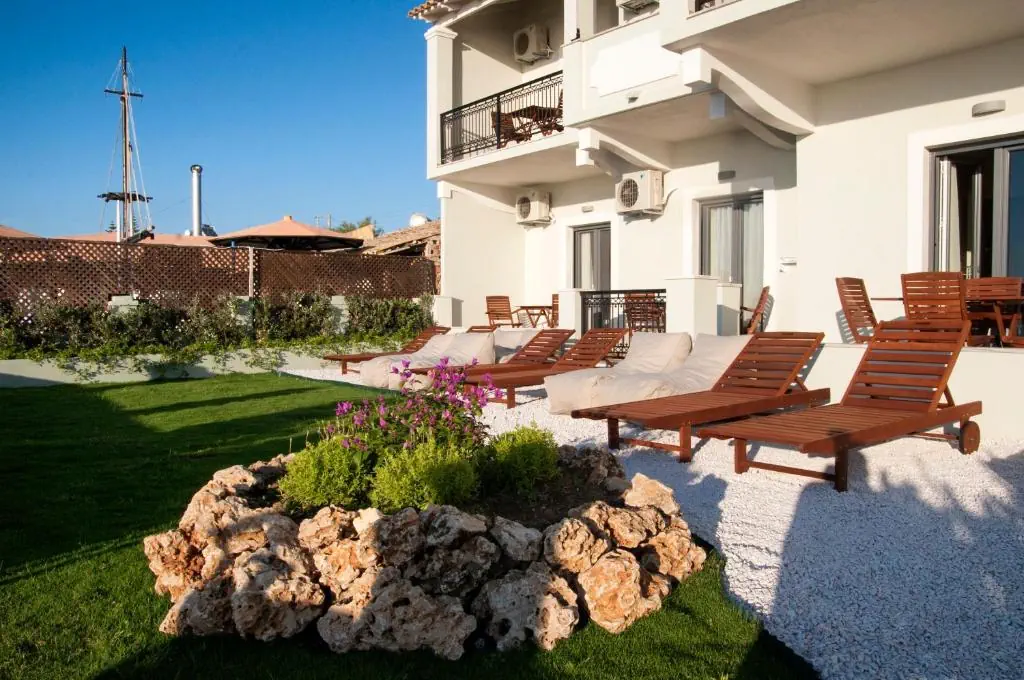 Cressida Seaside Apartments photo 3