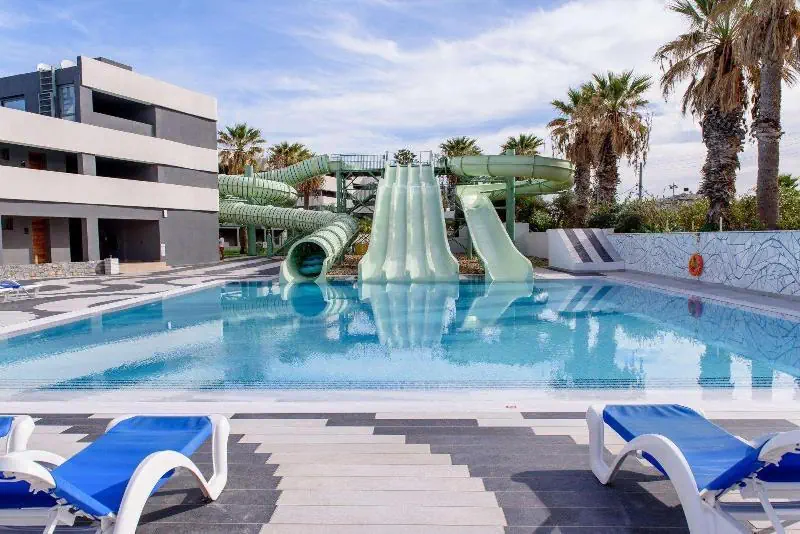 HOTEL ARINA BEACH RESORT