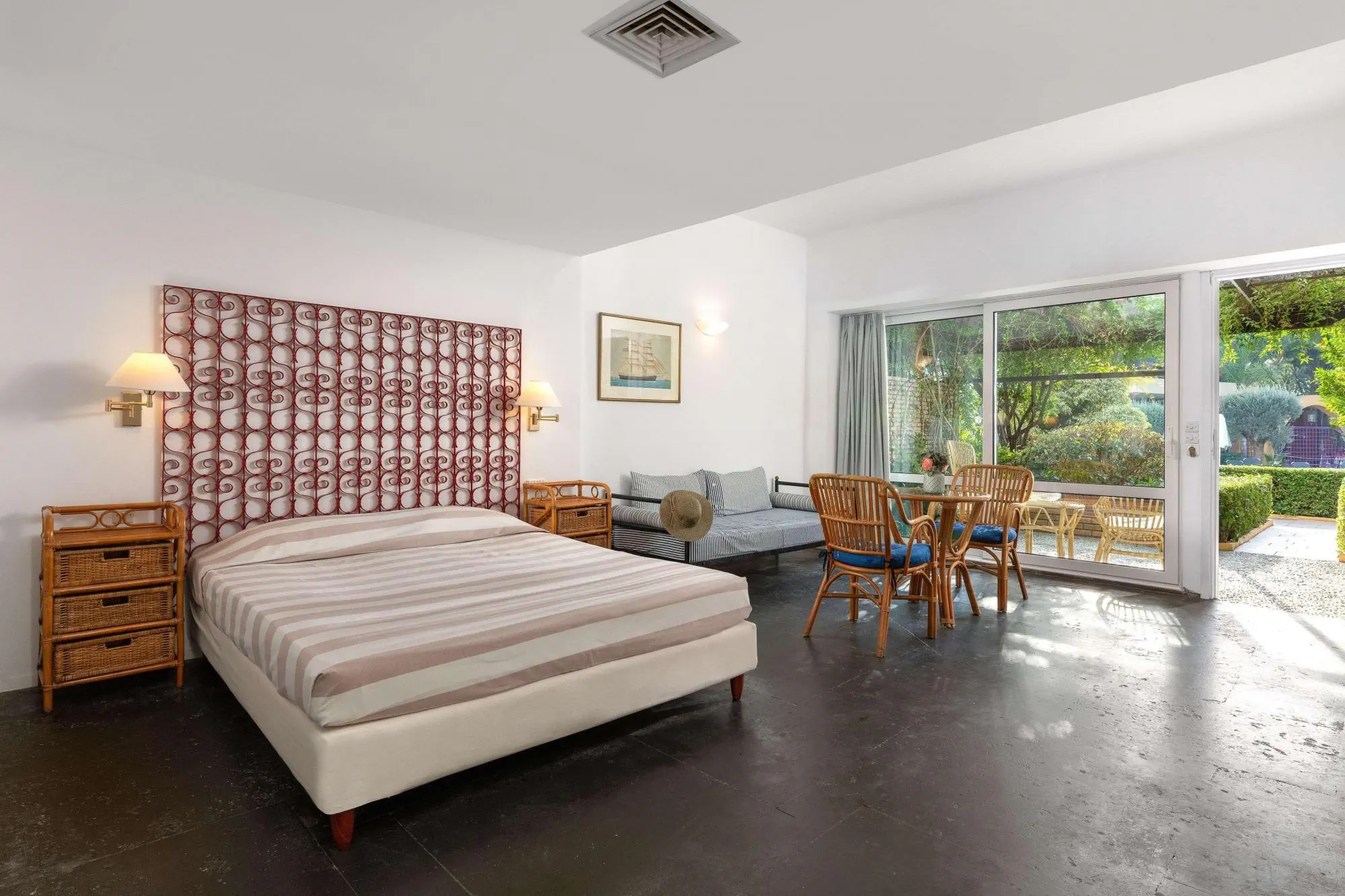 HOTEL Dionysos