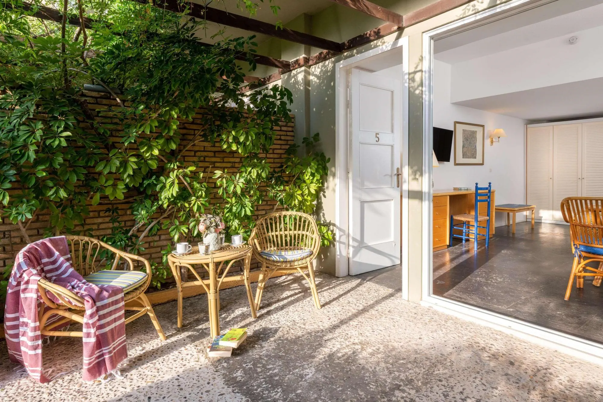 HOTEL Dionysos