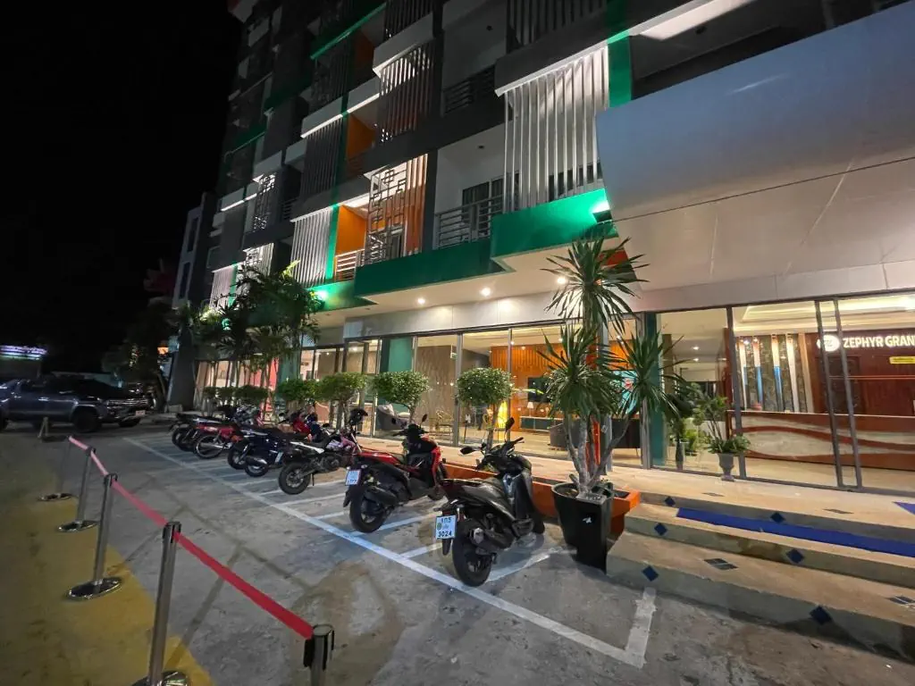 ZEPHYR GRAND HOTEL (ex.THE THREE BY APK)