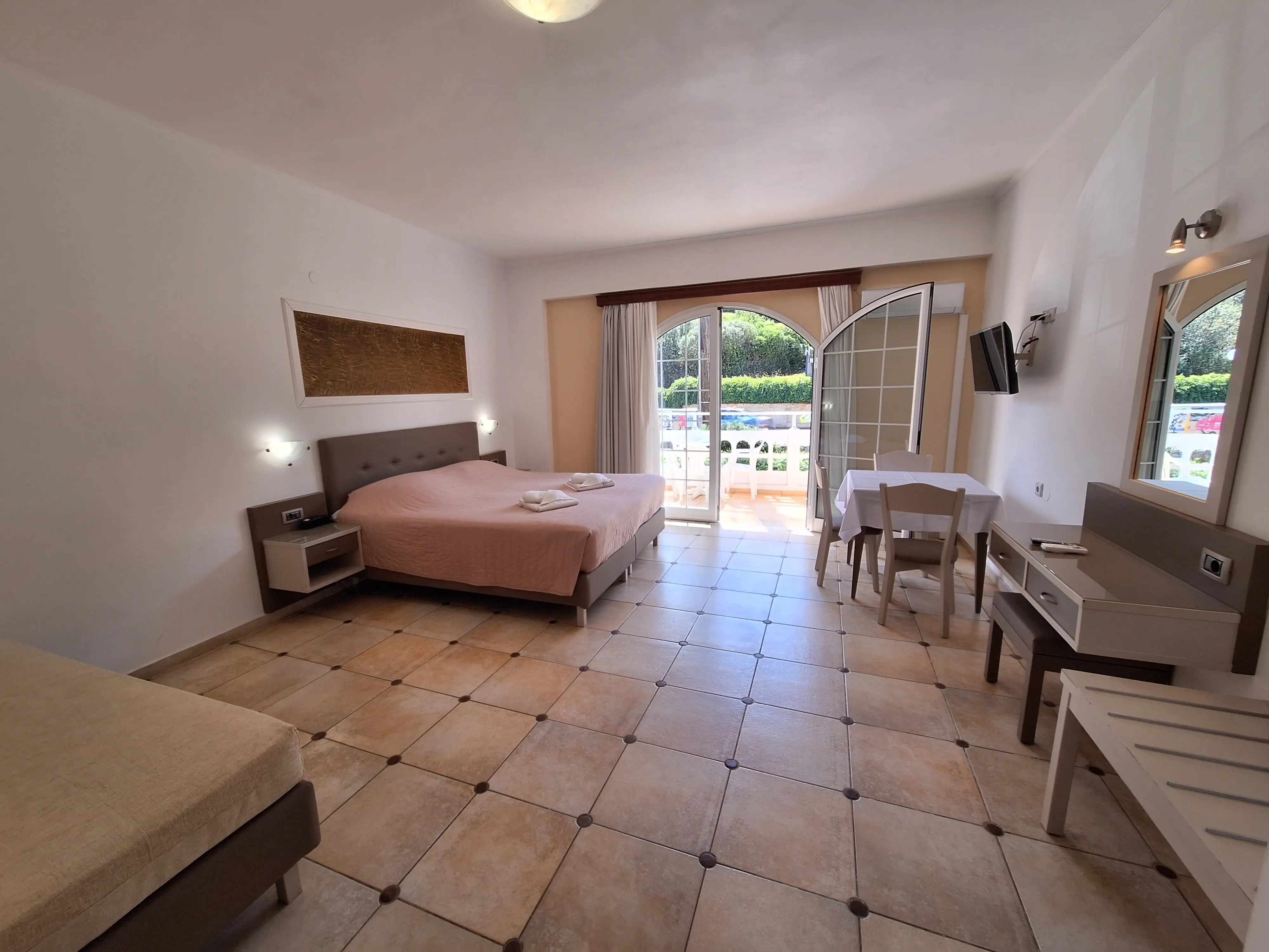 Perla Beach (Agia Marina) - zdjęcie 10