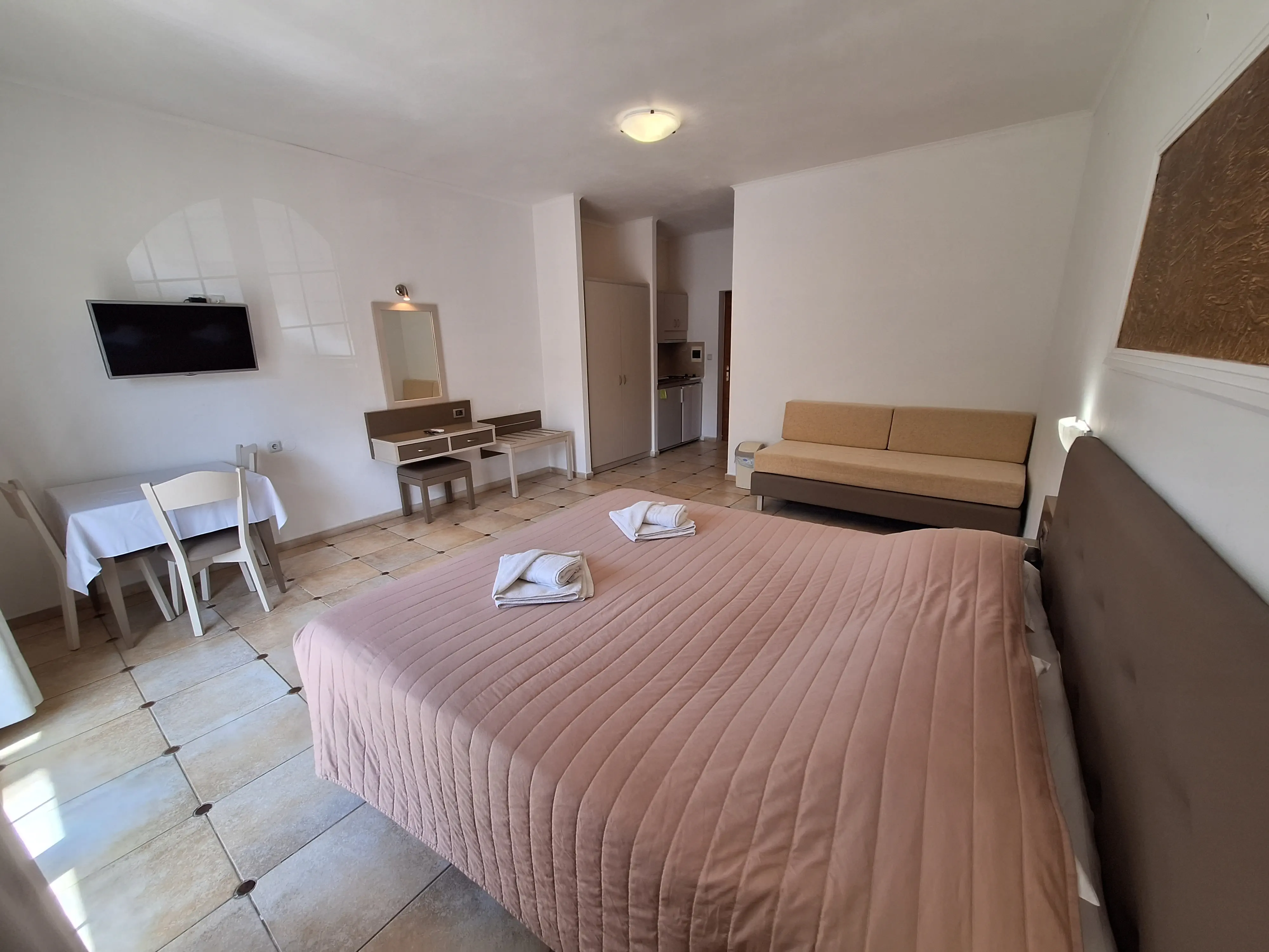 Perla Beach (Agia Marina) - zdjęcie 15