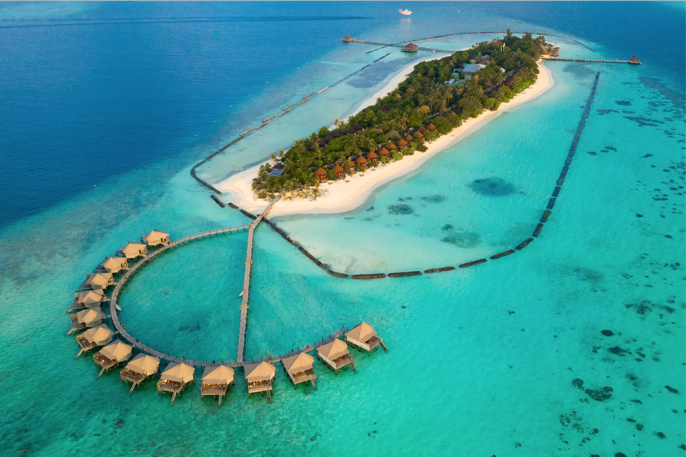 Komandoo Island Resort photo 1