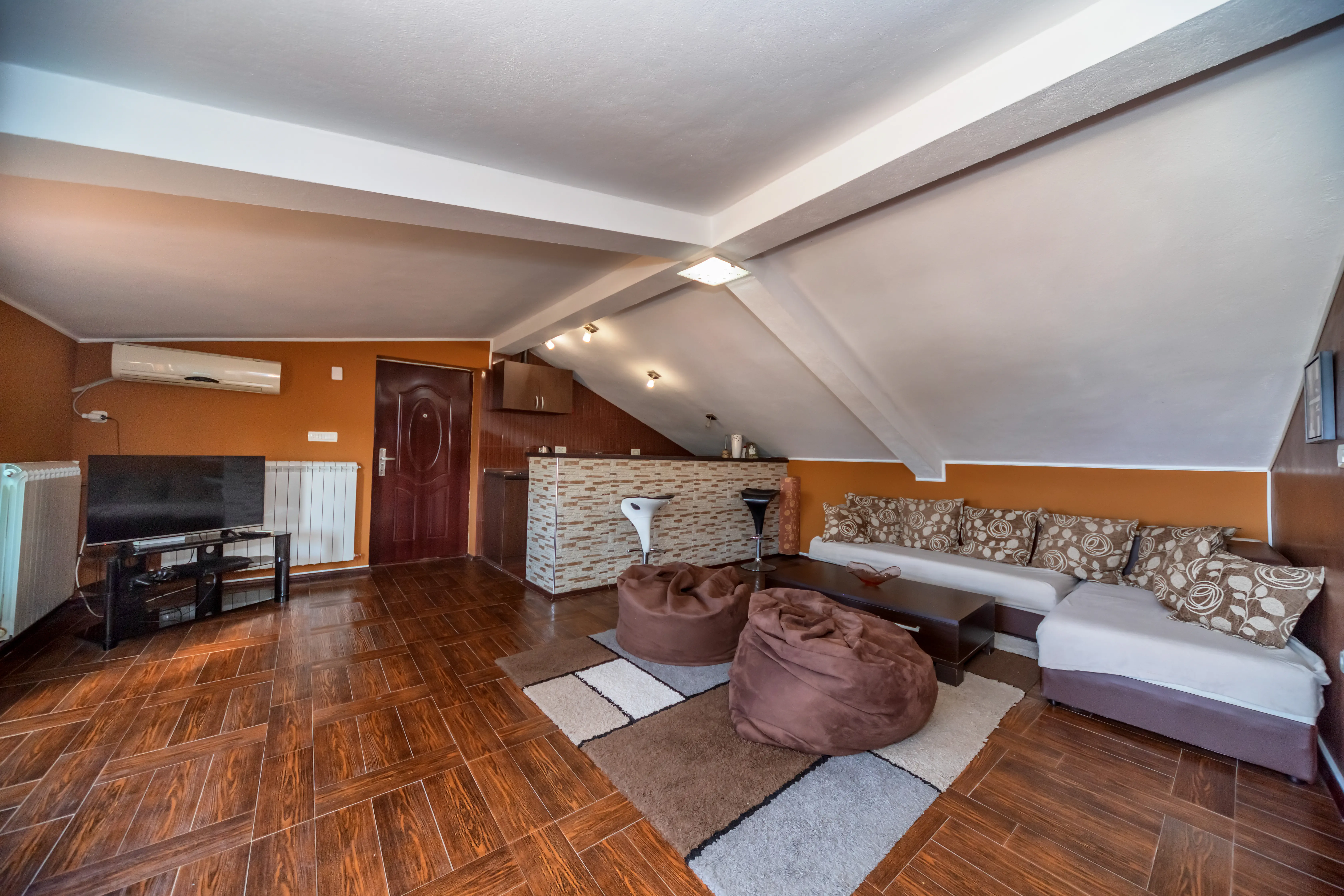 POD LOZOM ROOMS & APARTMENTS