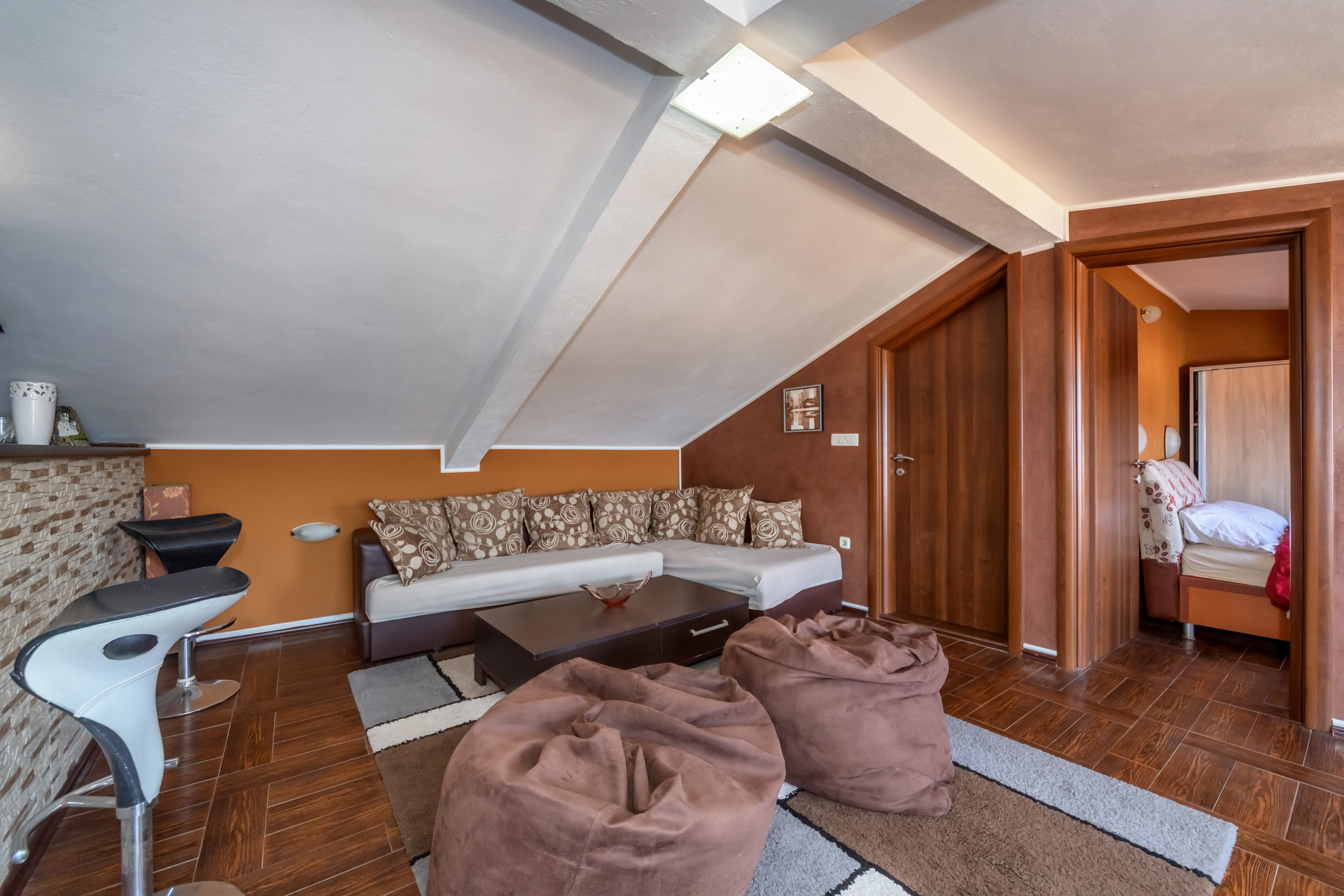 POD LOZOM ROOMS & APARTMENTS
