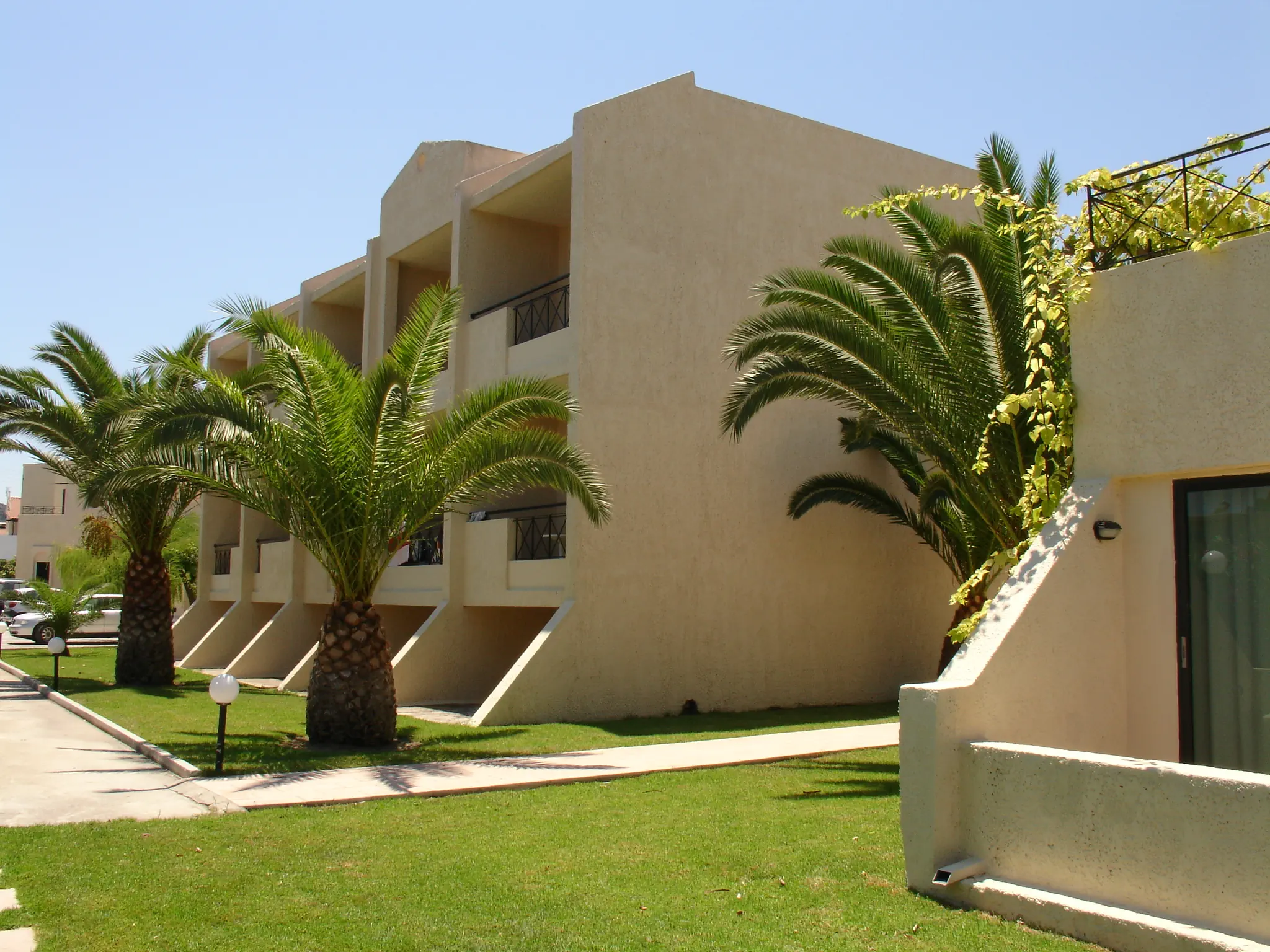 Summerland & Bungalows photo 2