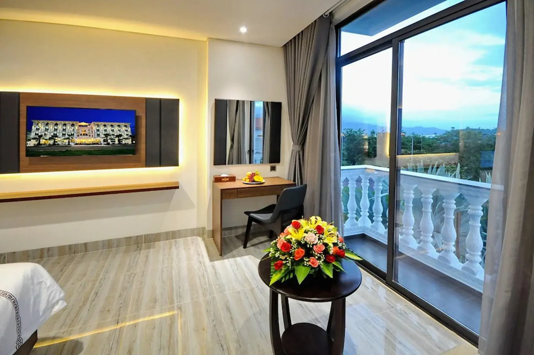 Crown Nguyen Hoang - zdjęcie 38