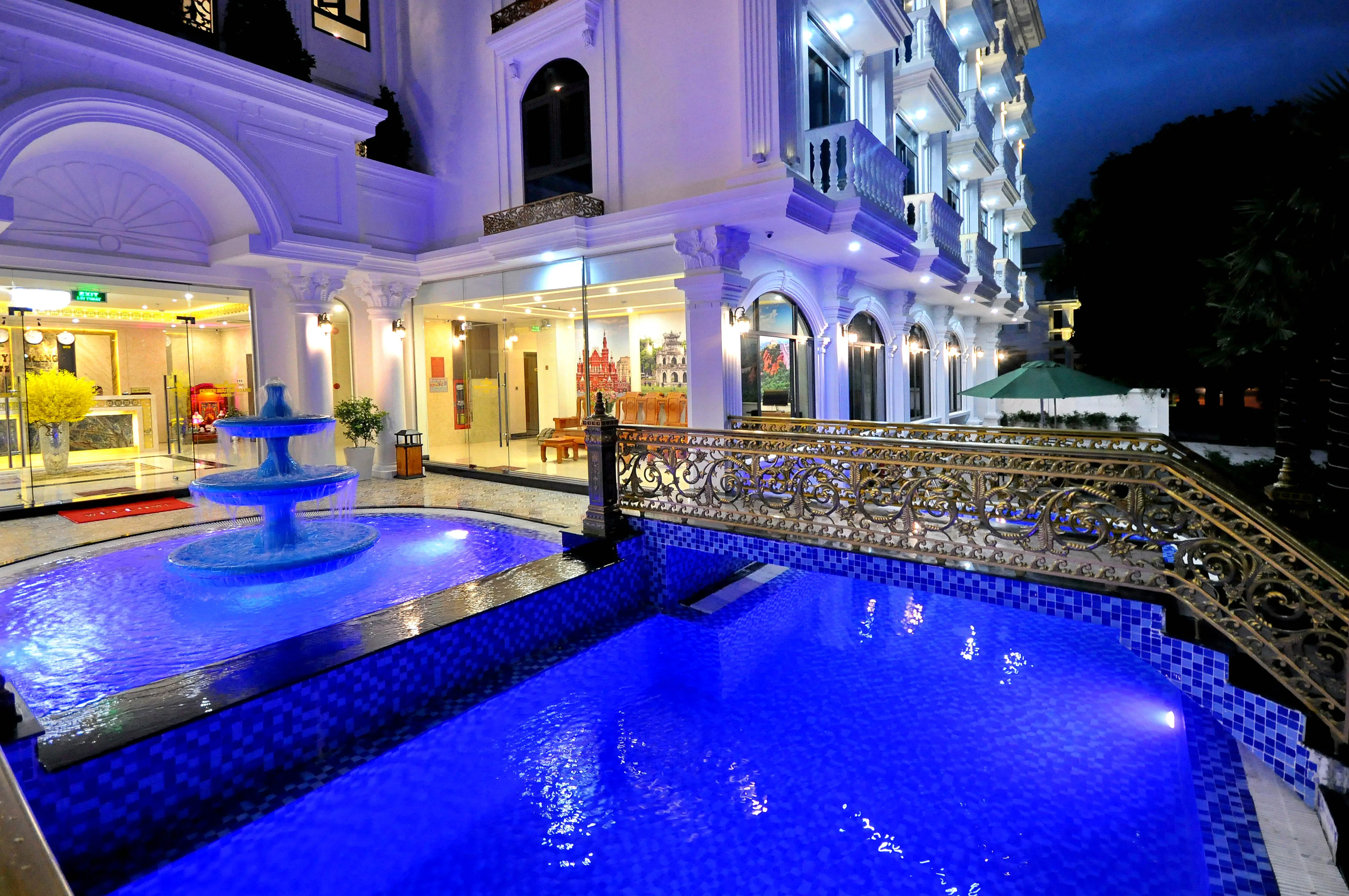 Crown Nguyen Hoang - zdjęcie 4