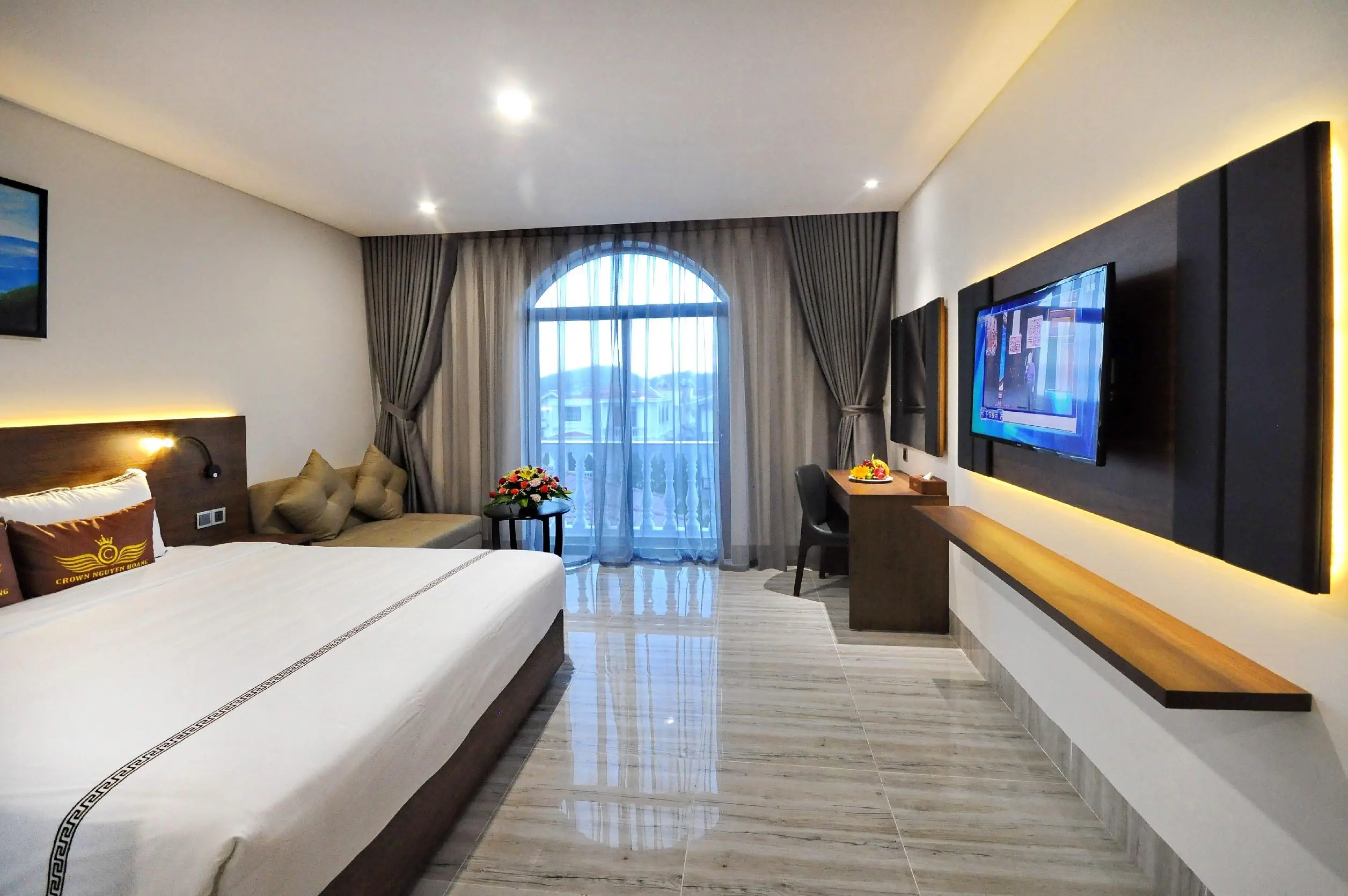 Crown Nguyen Hoang - zdjęcie 36
