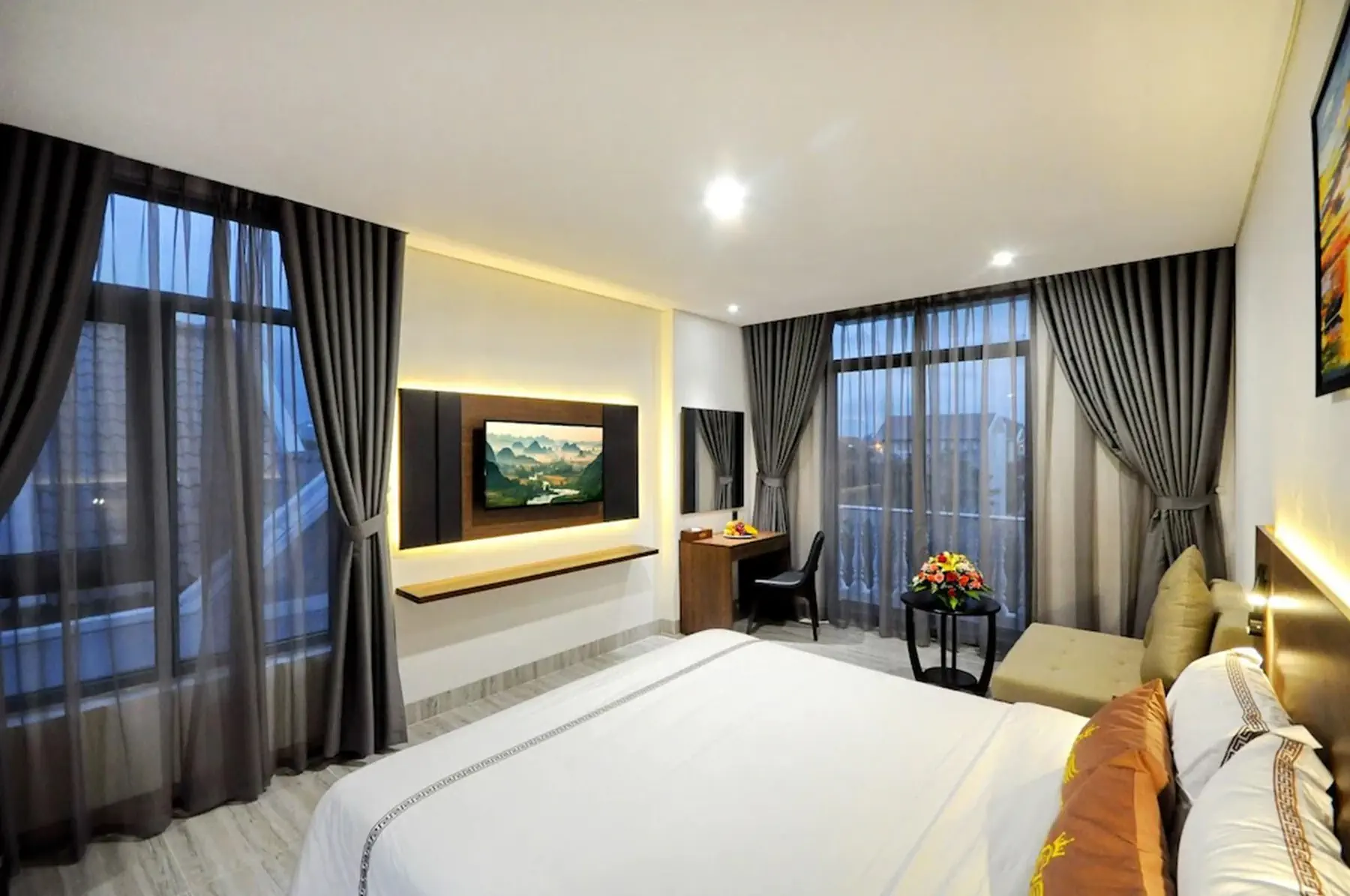 Crown Nguyen Hoang - zdjęcie 26