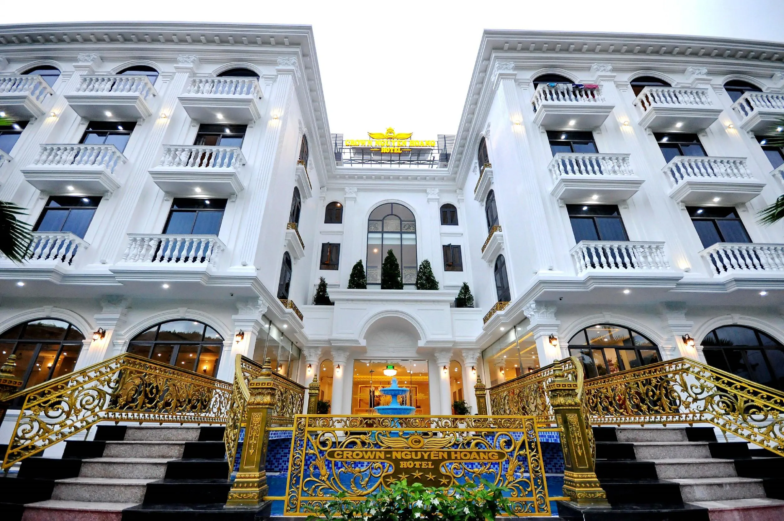 Crown Nguyen Hoang - zdjęcie 3